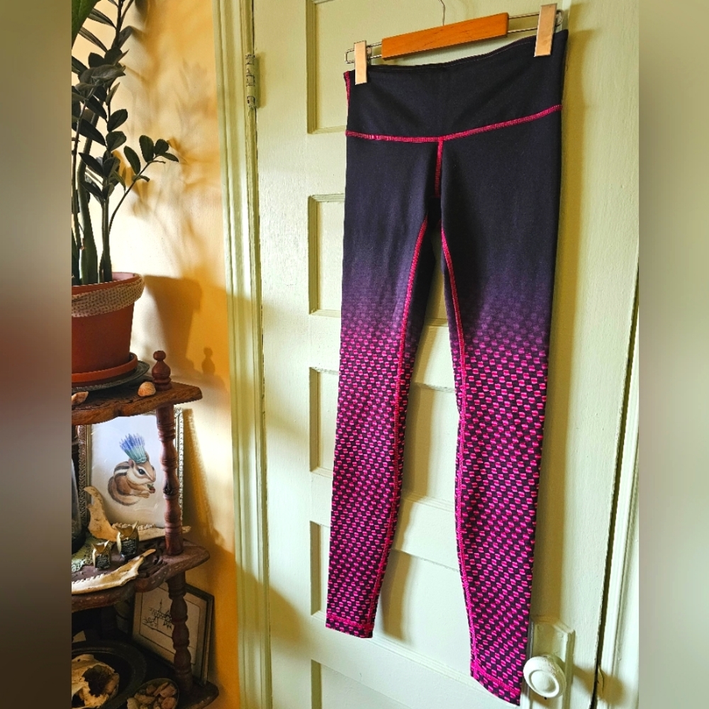 Lululemon Wonder Under III berry pink black leggings 4 Reg